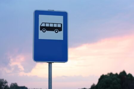 Зміни в маршрутах громадського транспорту в Познані з понеділка: важлива інформація для пасажирів